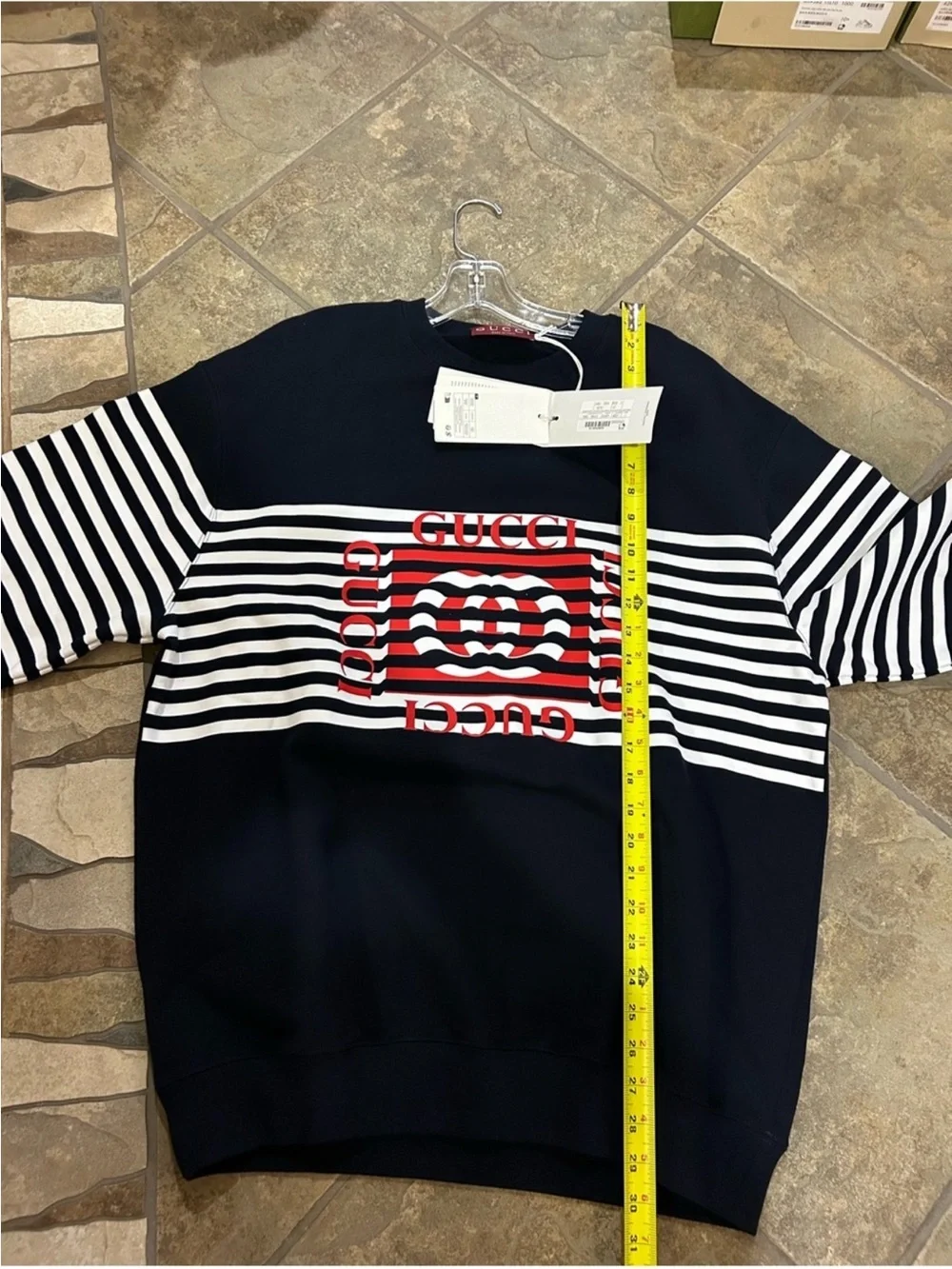 Men’s Gucci, 100% cotton logo print sweatshirt size large made in Italy. Navy.